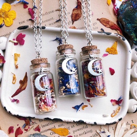 Abbie's Anchor Jewelry - 🌜🌸FLORA MOON🌸🌛 Boho dried flower necklace